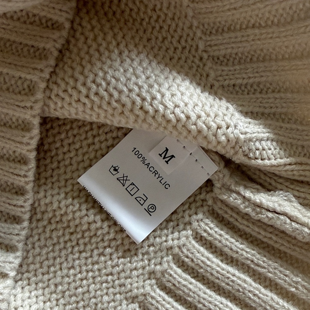 Women’s Classic Beige Crewneck Sweater / M - Picture 2 of 5